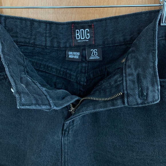 black high-rise jean shorts - Picture 7 of 8